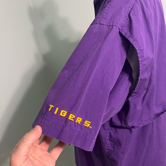 Mens LSU medium vented button up - Picture 9 of 9